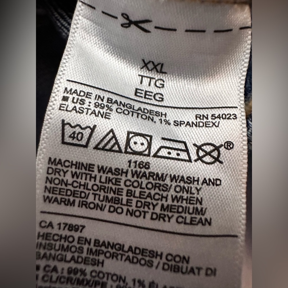 Old Navy women’s denim jacket.  XXL - Picture 3 of 6